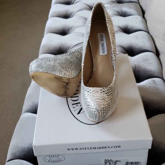 Multi color heels - Picture 2 of 4